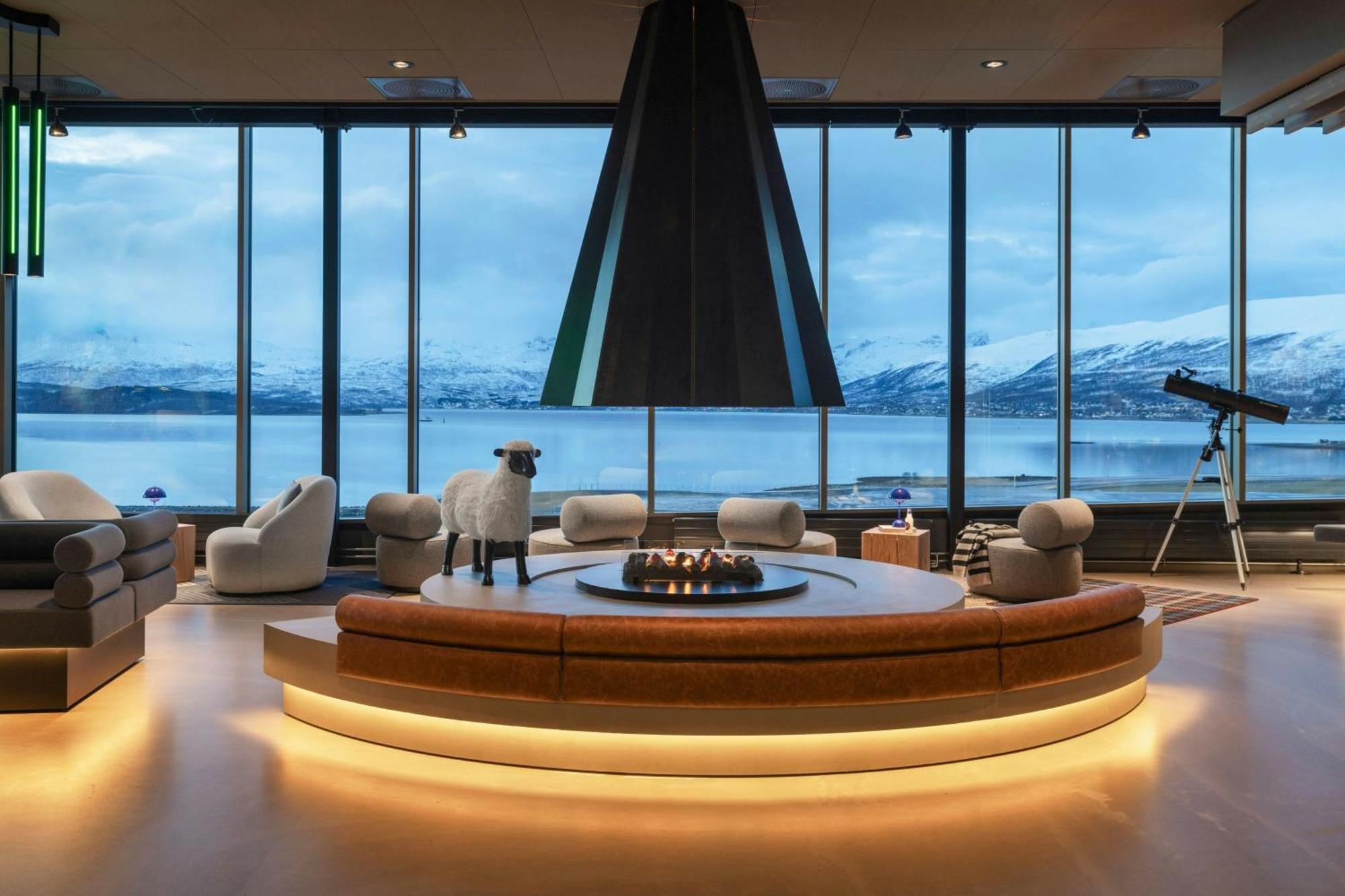 Moxy Tromso Hotel Ngoại thất bức ảnh